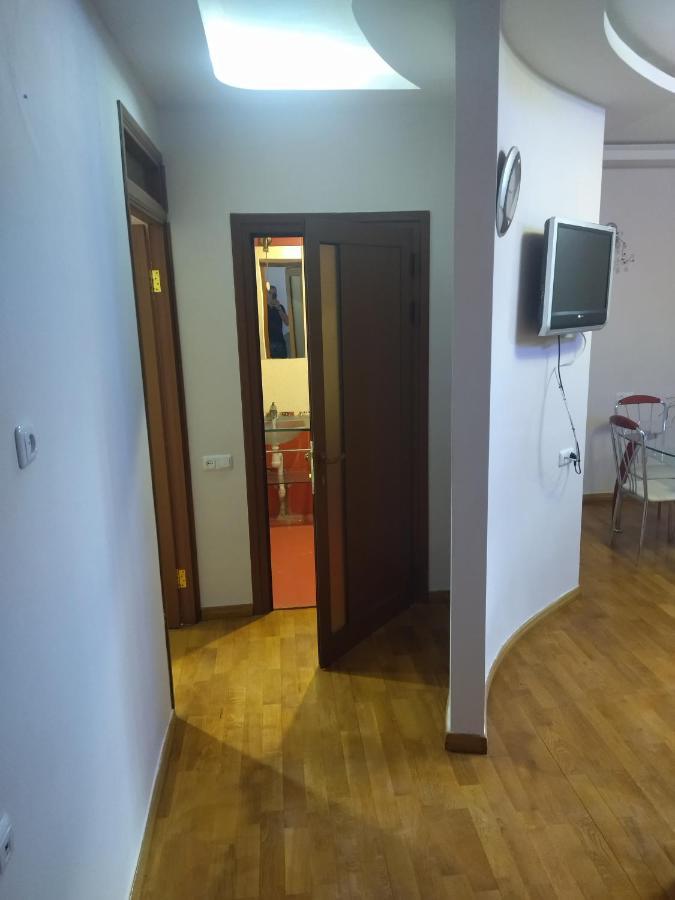 Abovyan 36 Apt & Tour Γιερεβάν Εξωτερικό φωτογραφία