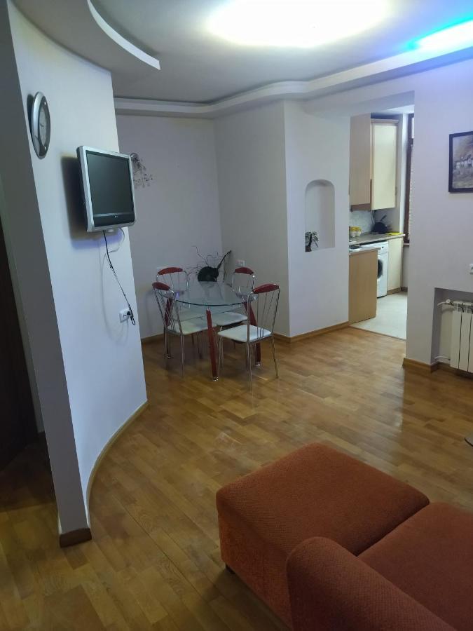 Abovyan 36 Apt & Tour Γιερεβάν Εξωτερικό φωτογραφία